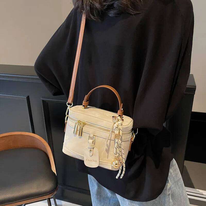 Retro trendy hand-held bucket fashionable casual shoulder bag, niche crossbody bag