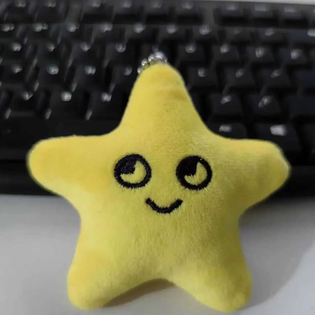 MARK DoYoung HAECHAN TAEYONG Keychain Yellow Pentagonal Heart Expression Keychain Plush Pendant For Fans Star Soundabl W250526