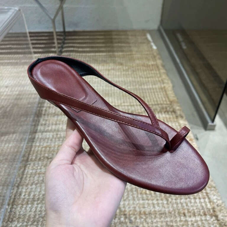 2025 Chunky Heel Flip-Flops Sandals New Ins Style Simple Toe-Post Slippers Versatile Fashion Combination for Summer