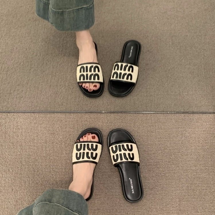 Free shipping designer Women's retro one-line slippers, Women's outerwear 2025 Summer French casual flip-flops, soft-soled vacation beach sl
