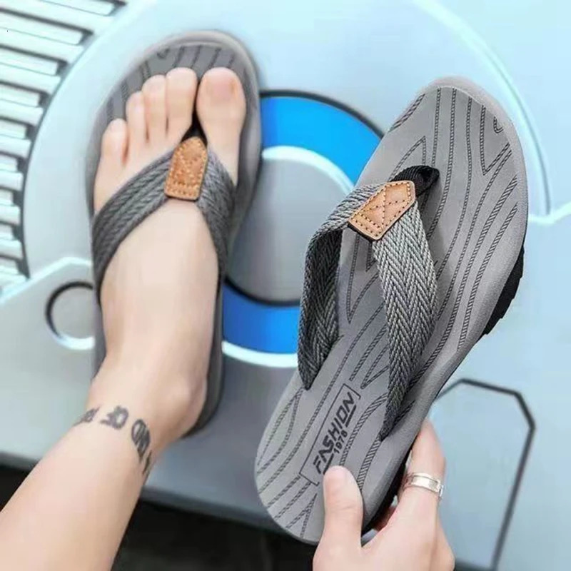 Summer High Quality Outdoor Flip Flops Men Summer Beach Slippers Men Fashion Breathable Casual Men Flip Flops 250526