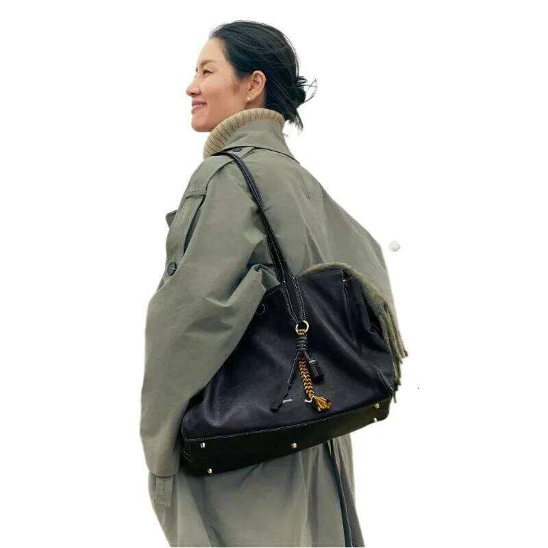 Free Shopping New Large Capacity Travel Shoulder Bag, Vegetable Tanned Cowhide Briefcase