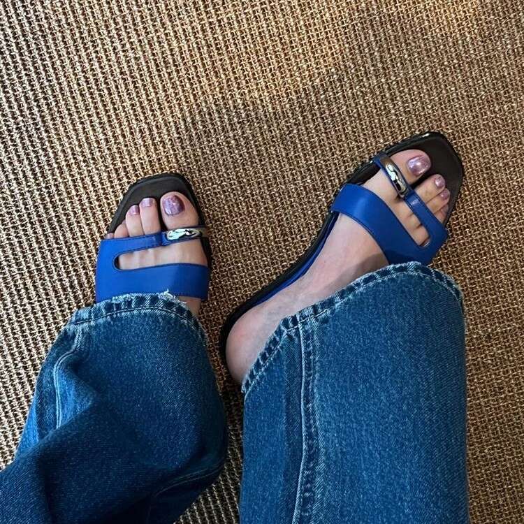Cowhide Version ~ Korean Style Metal Buckle Flat Split Toe Clip-On Sandals for Women Outdoor Wear 2025 Summer Slippers