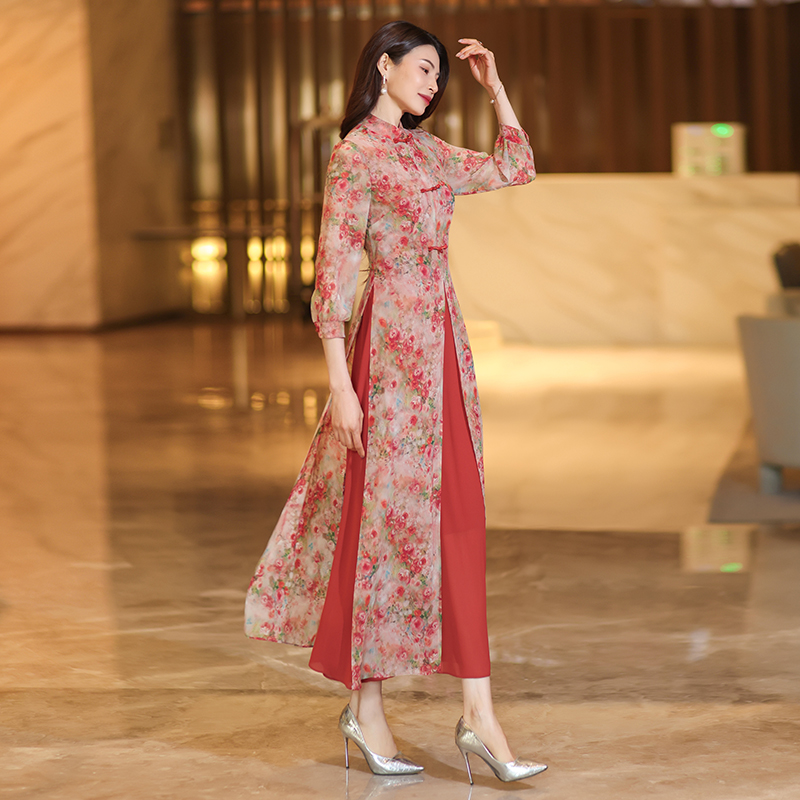 Elegant Traditional Silken-Chiffon Cheongsam Dress with Contemporary Seam-Free Construction