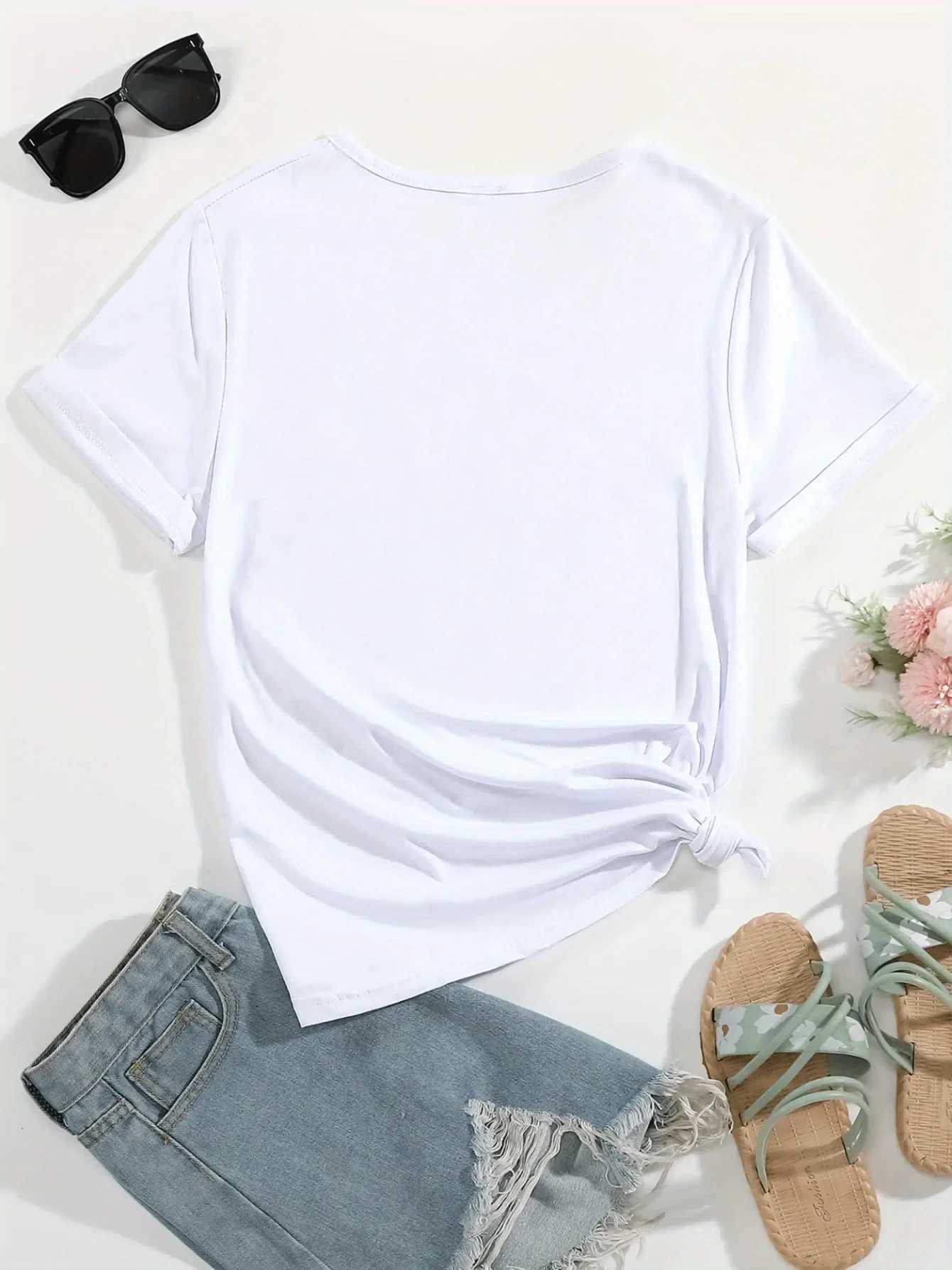 Cute Labubu Design T-shirt With A Classic Labubu Pose Is Suitable For Womens Casual Sportswear Perfect For All Seasons harajukuT250527