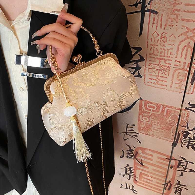 Chinese Style Embroidered Shoulder Bag Elegant Handbag Retro Small Square Bag Wedding Party Luxury Designer Women Evening Clutch W250527