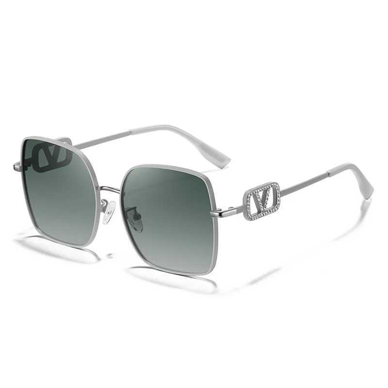 New Type of UV-resistant Sunshade High-end and Fashionable Metal Driving Polarized Sunglasses for Women Z250527