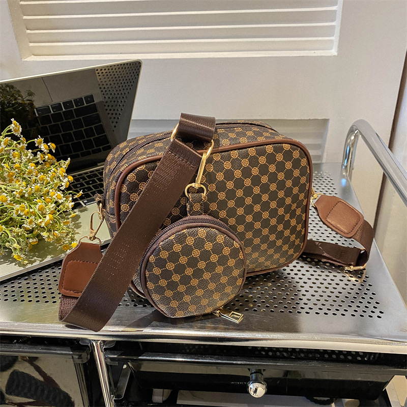 Simple And Trendy Texture, Casual Women's Shoulder Bag With A Foreign Style Strap, Hanging Bag, Diagonal Crossbody Small bag