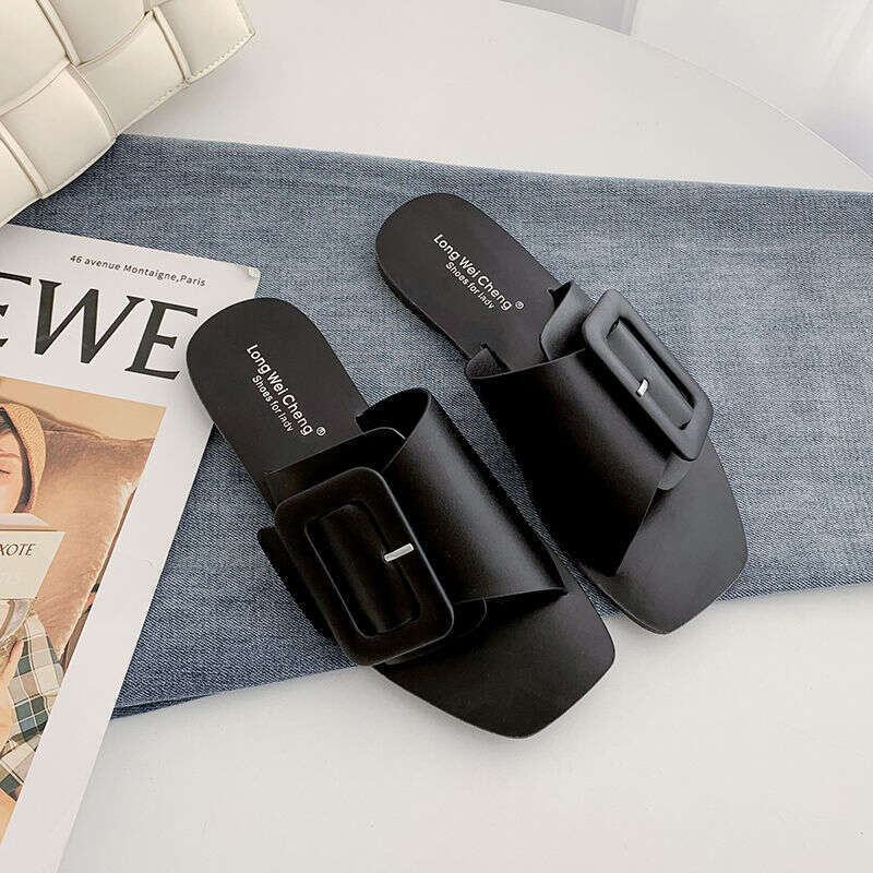 Square Buckle Sandals For Women's Outdoor Wear 2025 New Semi Slippers For Women Flat Bottomed Designer Sandals Versatile Open Toed Lazy Beach Sho