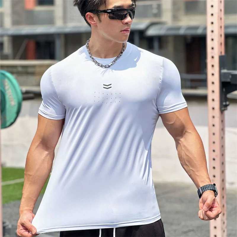 Summer Cool Exercise Tight T-shirt Men Fitness Tops Short Sleeve Quick-dry Running T-shirt Training Round Collar Sports T-shirt Z250527