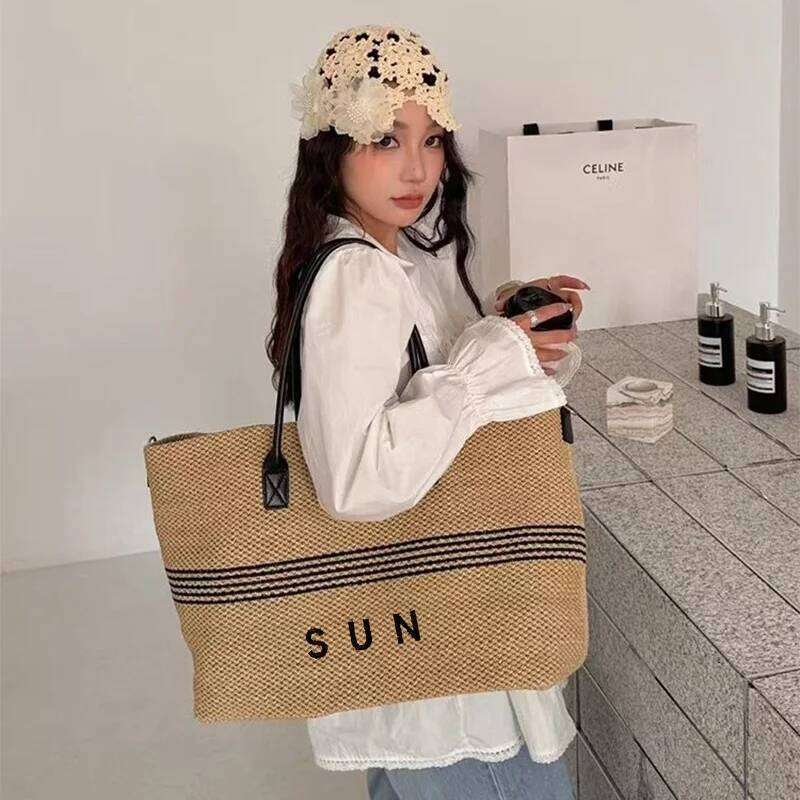 Women's Bags Designer Hand-Woven Large Capacity Striped Tote Fashion Commuting Korean Straw Popular Women Versatile Casual Shoulder Armpit Bag