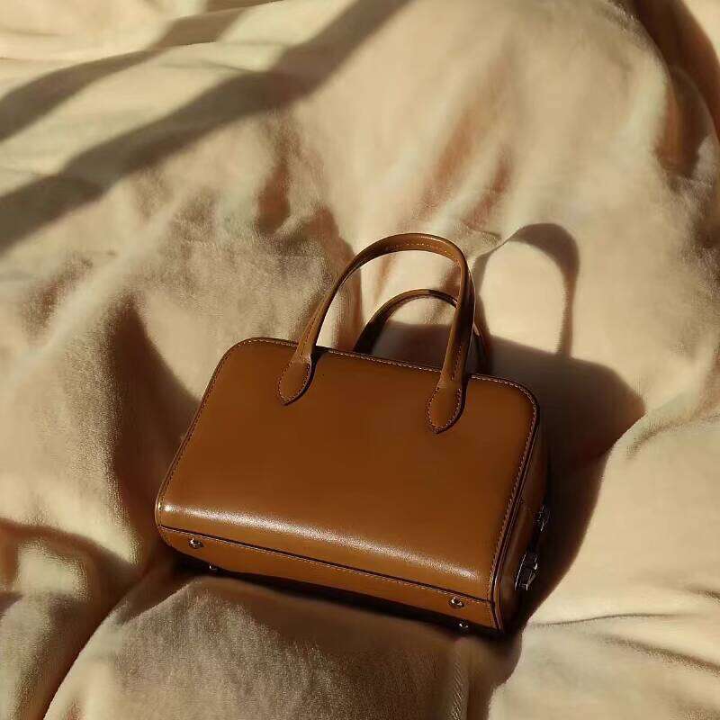 Genuine Leather Handheld Boston Pillow New Autumn Winter Niche High end Single Shoulder Crossbody Commuter Bag for Women
