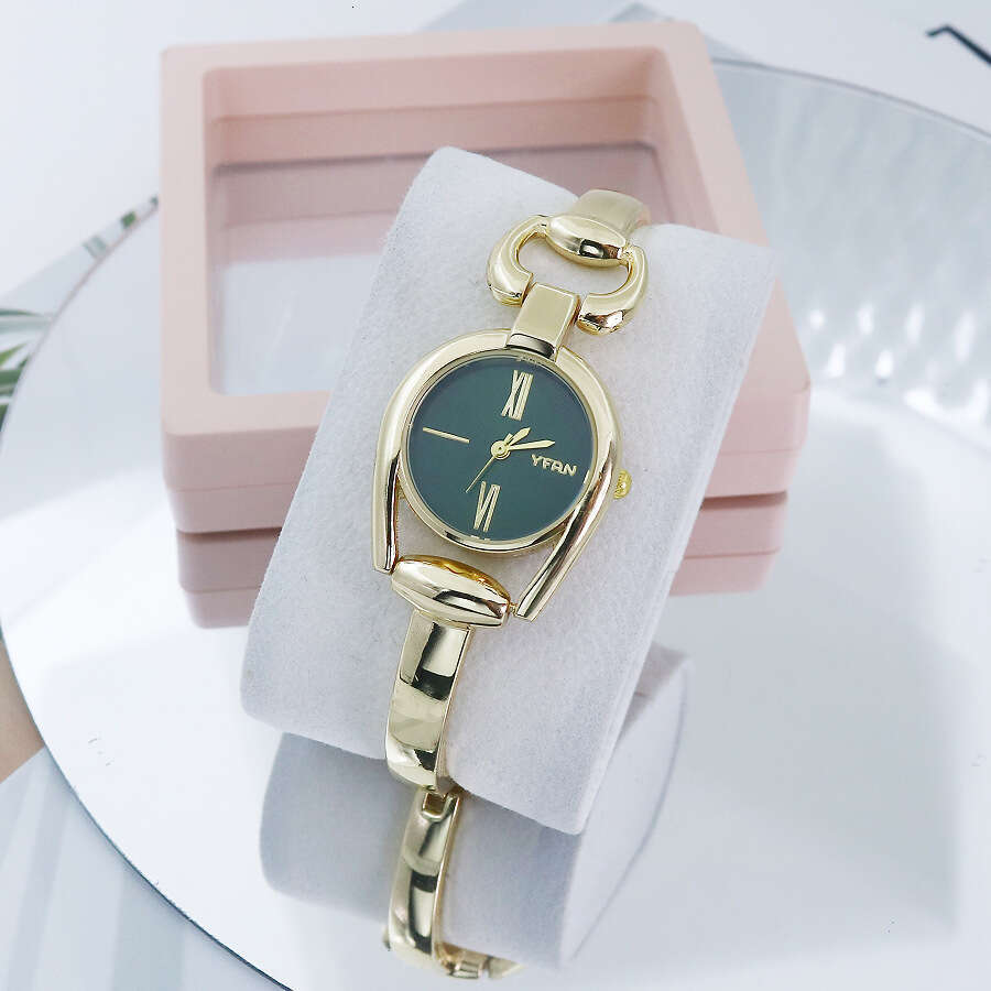 Watches Men Designer Button New Women S Bracelet Casual Fashion Quartz Watch Luxury Watch Lady Decoration Watch Bring A Box