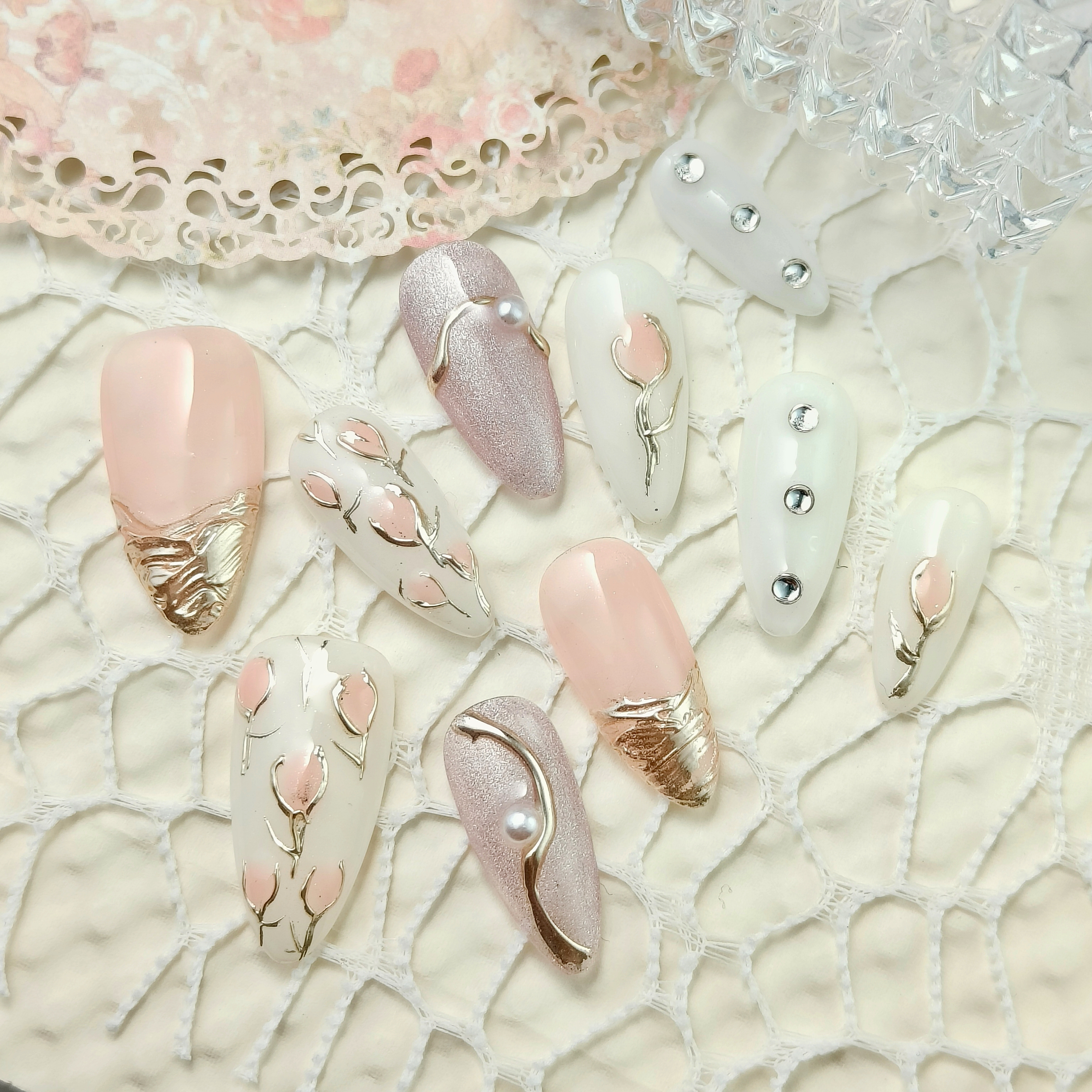 10pcs Handmade Press-on nails Medium Almond Nails French Tip Fake nails Bundle Handraw 3D Flowers Diamond Finished nail stickers Free storage box jell