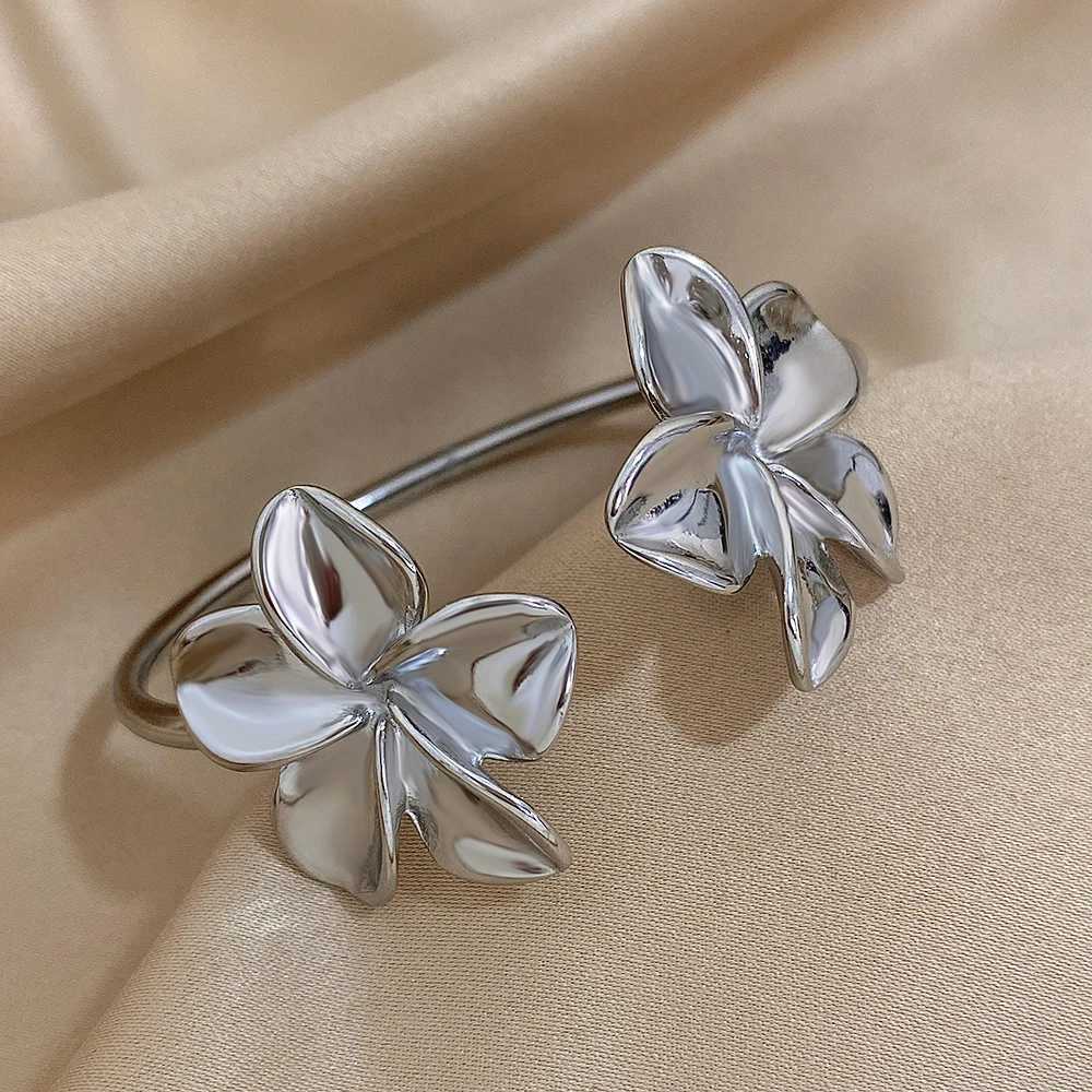 Greatera Stainless Steel Double Flower Cuff Bracelet Bangle for Women Gold Color Metal Floral Bracelets Waterproof Party Jewelry W250526