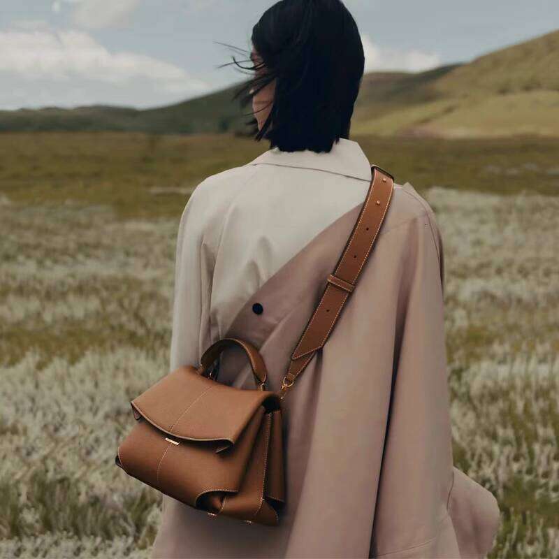 High end Niche Large Capacity Handbag New Trend Summer Shoulder Crossbody Commuter Bag for Women