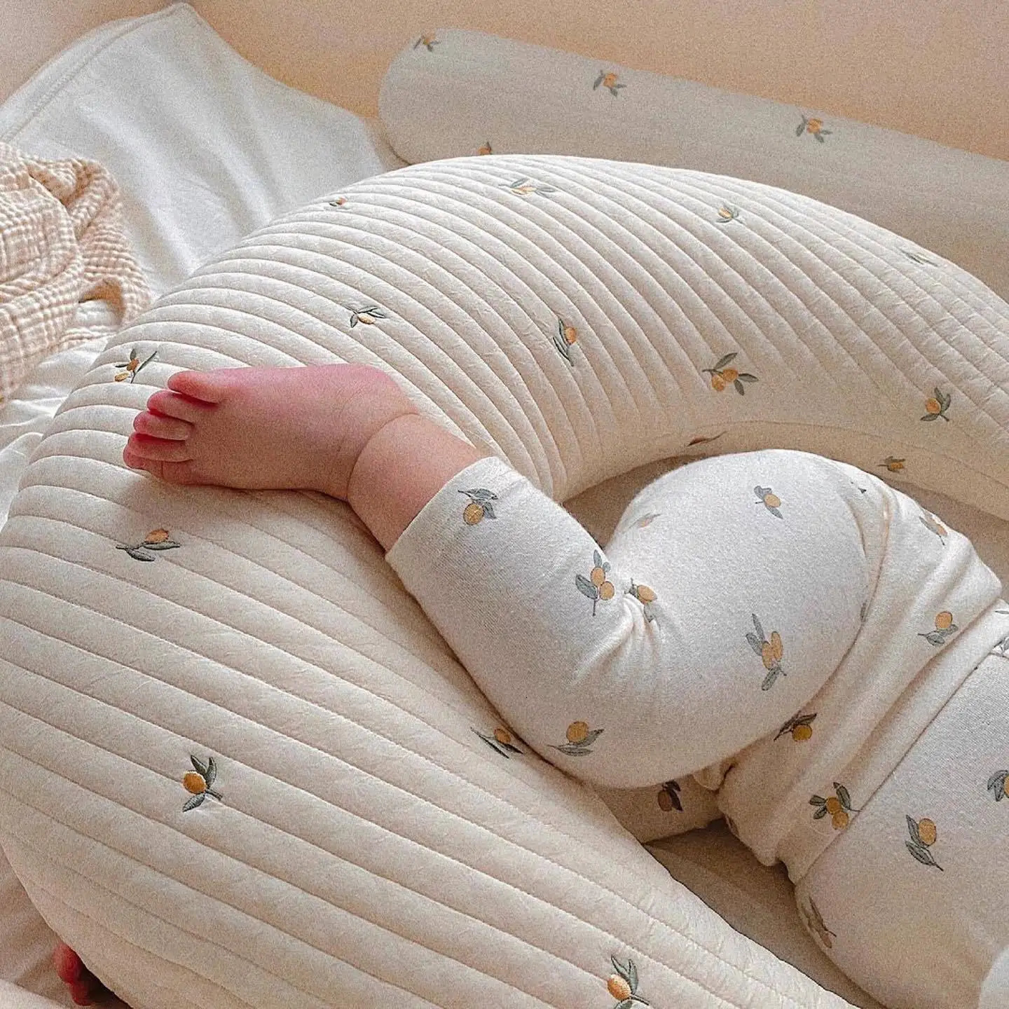 INS born Comfort Soothing Moon Pillow Flower Bear Cushion Multifunctional Bumpers AntiCollision Baby Bedding 250527