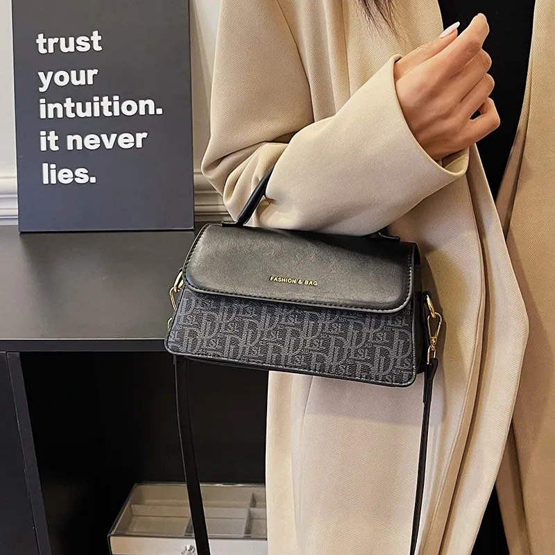 bag se Designer 2025 Oversized Letters Print Crossbody Shoulder Bag for Women Fashionable Everyday Use Free shipping