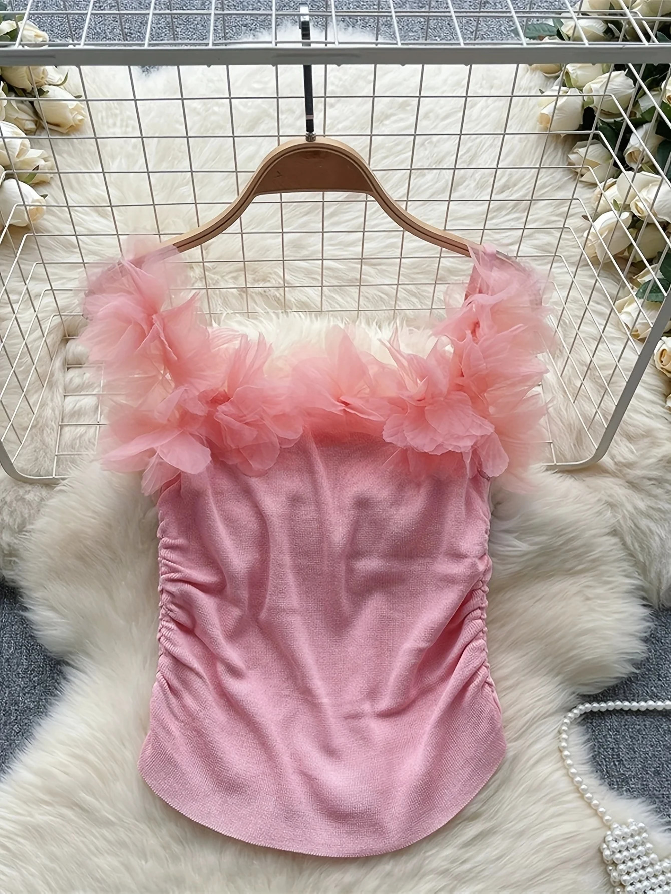 Elegant Pink Floral Mesh Covered Knit Camisole Top with Lace Fashionable Sleeveless Sweetheart Neckline for Spring and Summer 250523