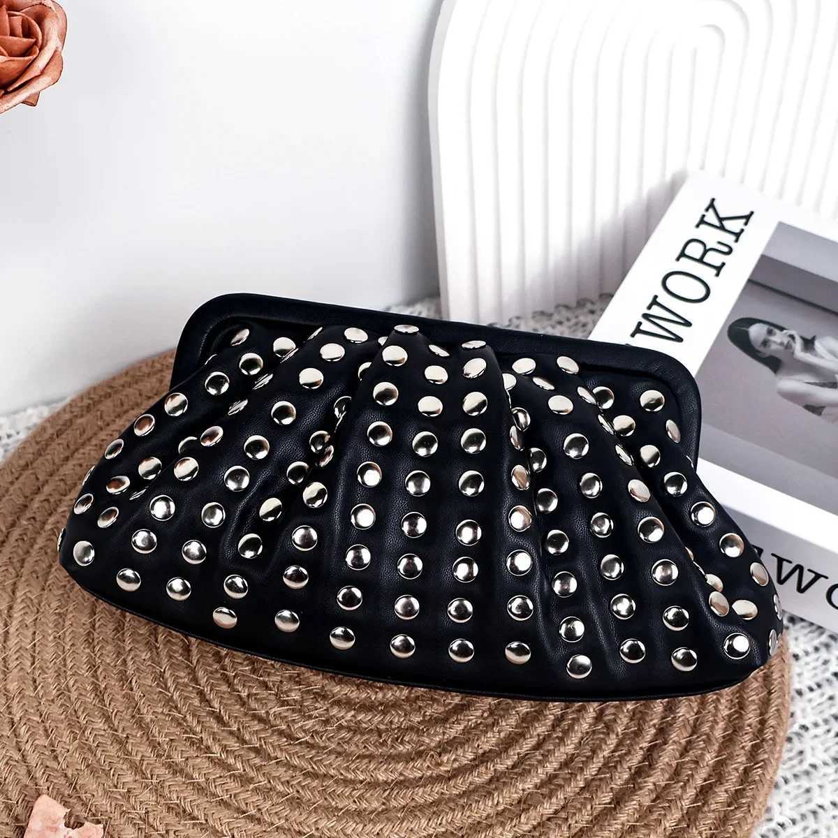 Fashion Rivet Women Polka Dot Retro Clutch Ladies Party Luxury Dress Bags Designer Shell Handbag Wedding Party Evening Bag W250527