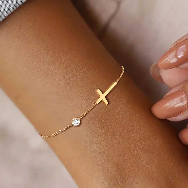 Huitan Simple Single Chain Bracelet for Women Fancy Cross Charm with Shiny CZ Fashion Versatile Female Hand Jewelry Wholesale W250526