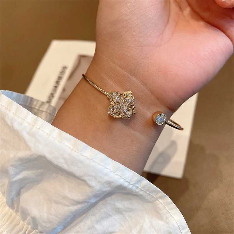 Luxury Rotable Zircon Four Leaf Grass Gold Color Copper Open Bracelets for Women New Fashion Advanced Wedding Party Jewelry Gift W250526