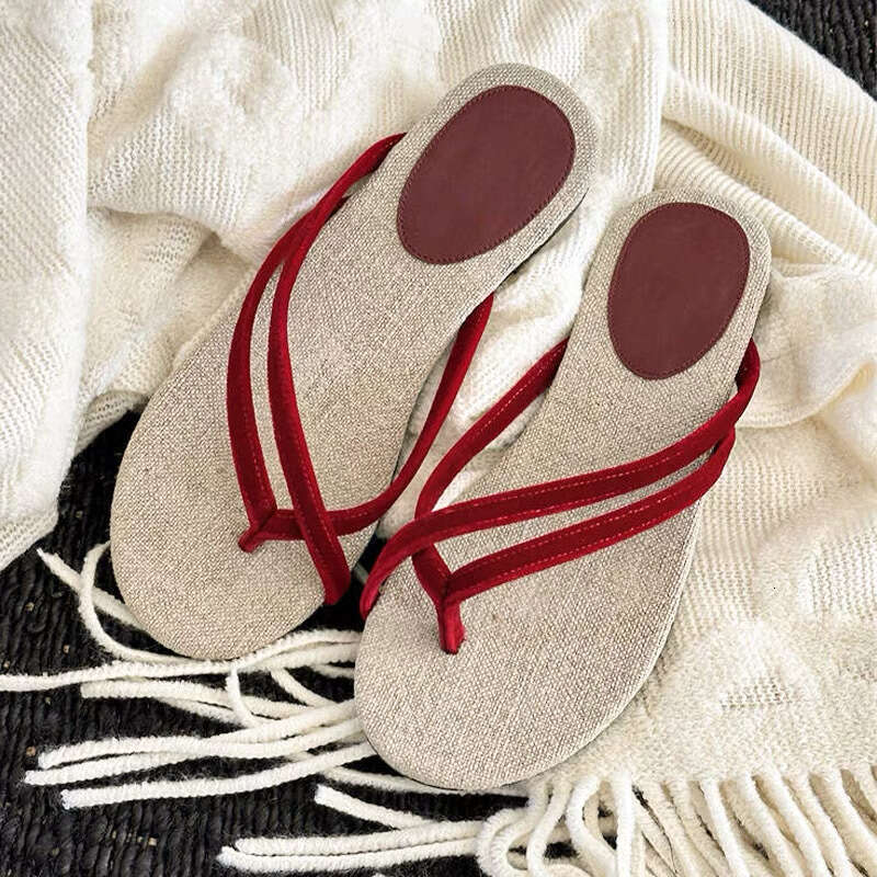 Niche Women's Summer Outdoor Genuine Leather Woven Flat Toe Flip-Flops Vacation Beach Sandals