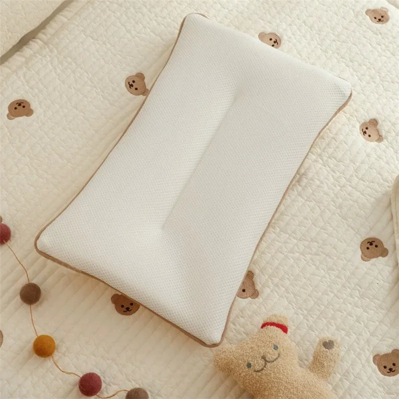 Embroidered pillow for infants and young children neck protection all seasons universal cotton sweatabsorbent baby shaped cute 250527