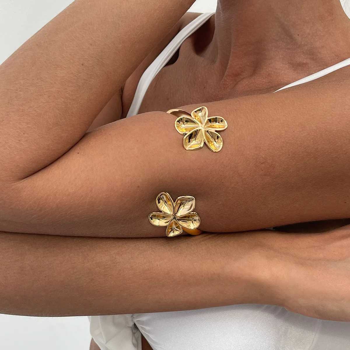 Boho Metal Starfish Open Cuff Bangles for Women Gold Color Punk Flower Geometric Arm Bracelet Summer Beach Party Jewelry Gifts W250526