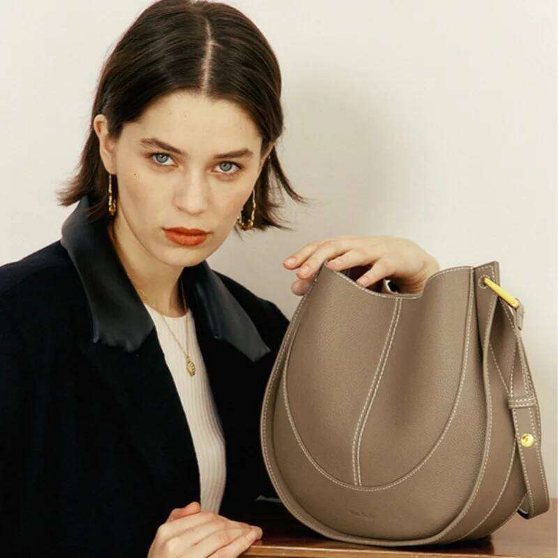 Free Shopping New 2025 Crossbody Small Commuter Design One-Shoulder Real Female Saddle Bag