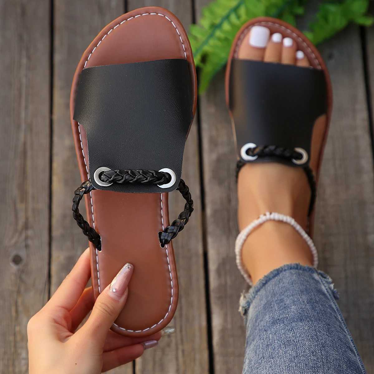 New Women Leather Flip Flops Slippers Womens Summer Brand Fashion Flats Sandals Slippers Slides Designer Sandals Plus Size 43XJ250527