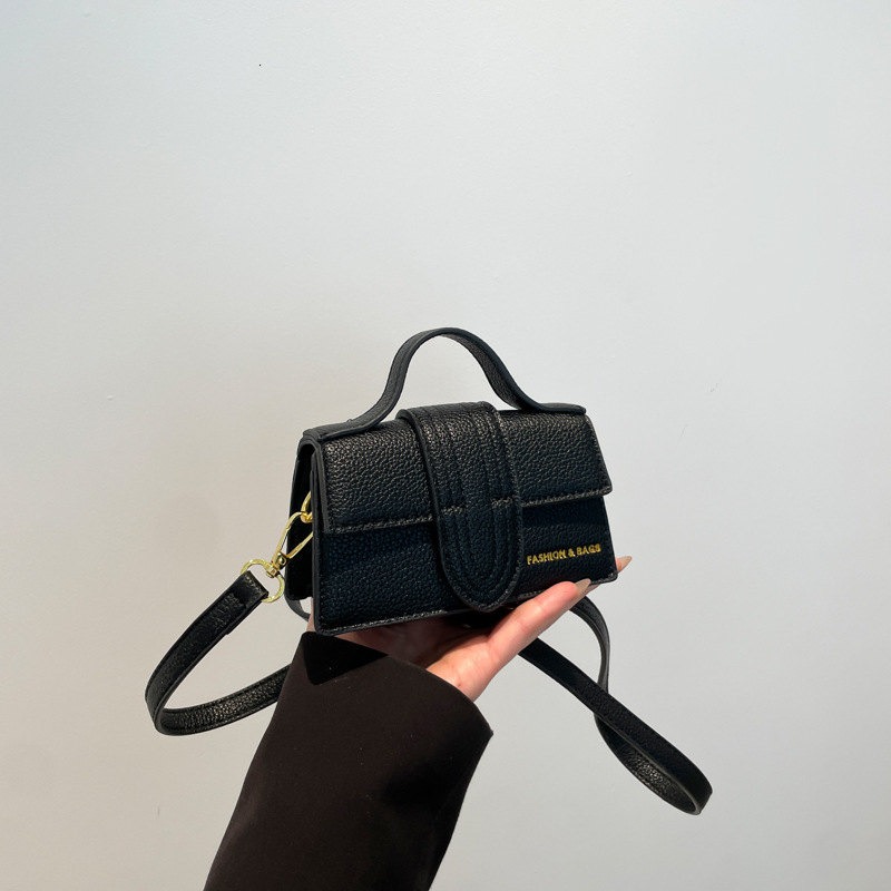 Top brand high-quality new free designer bag 2025 new texture handbag fashionable shoulder width bag trendy new free designer bag