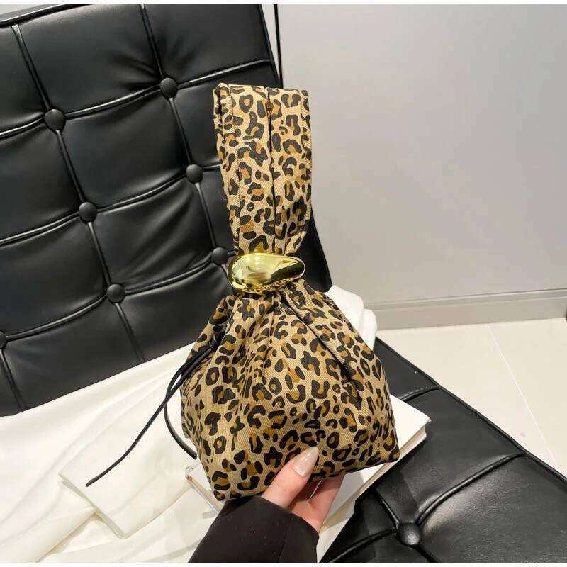 Women's Bags Designer Personalized Sexy Leopard Clutch Designer Leather Pleated Mini Bucket Pouch Temperament Side Zipper Party Evening Bag