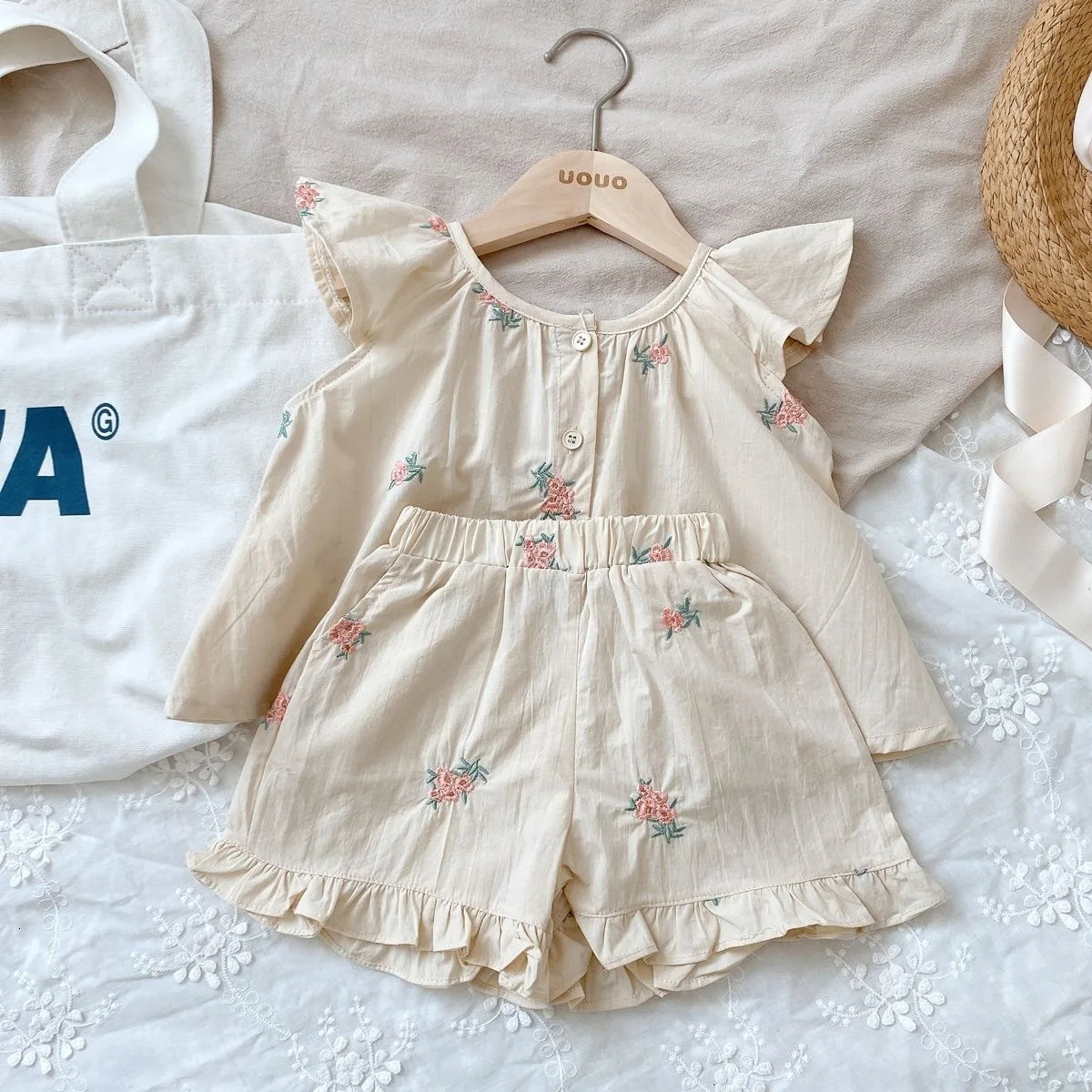 Korean embroidered baby girl summer suit 05 year old cute flying sleeve top short Baby clothes 250527