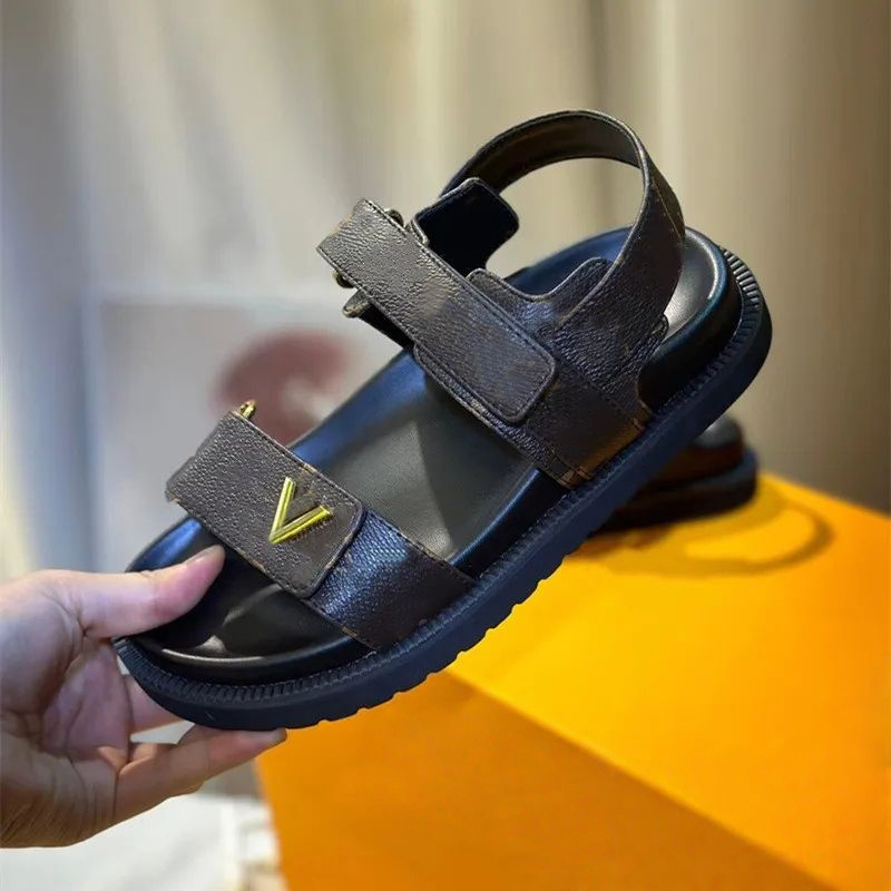 Women and Man sandals Designer sandals Flat bottom slipper platform casual beach Leather shoes summer pool dress Tor sandal famous outdoor lovers brown sandale