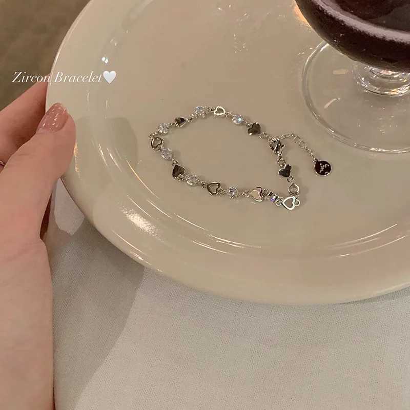 Y2K Zircon Ins Bracelets for Women Korean Fashion Sweet Girls Sparkling Hollow Heart Delicate Chain Bracelet Party Jewelry Gifts W250526