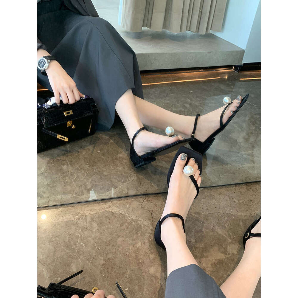 Instant Dispatch Grape Mom Summer New Fashion Versatile Square Pearl Toe Clip Strap Chunky Heel Sandals for Women