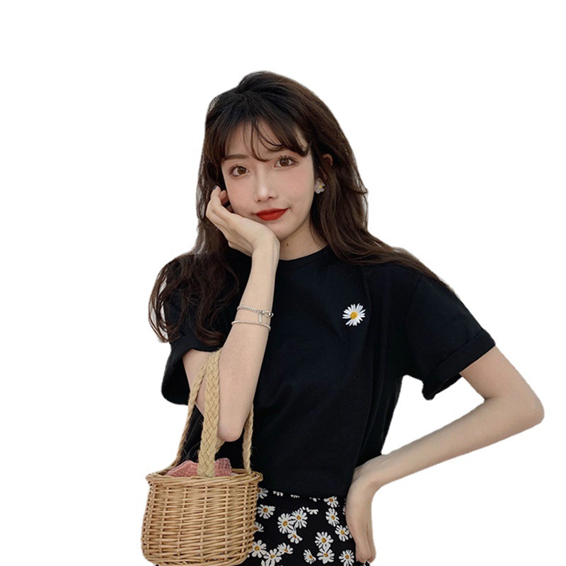 Embroidered chrysanthemum short sleeved T-shirt for women's fashion, loose summer new style for women's clothing, loose plus size for studen