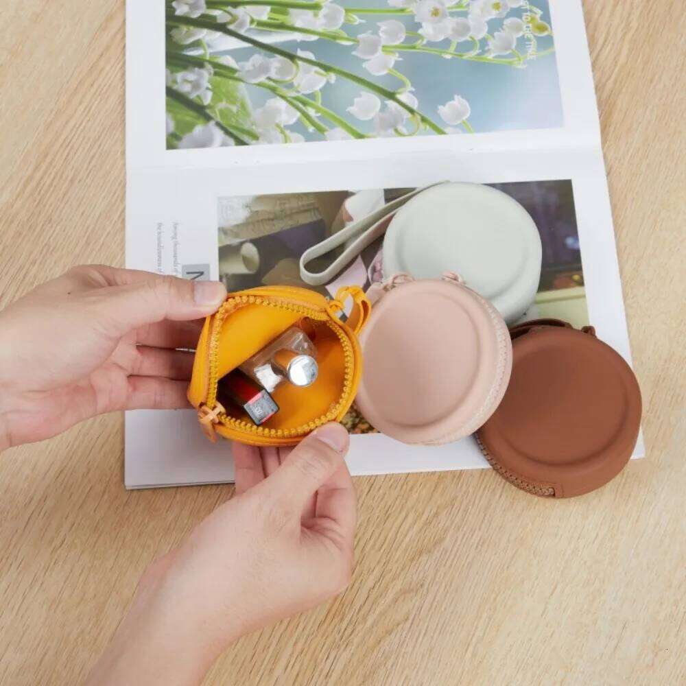 1PCS Adult Kids Zipper Wallets Headphone Mini Storage Key Women Round Silicone Coin Purse Bag 2024