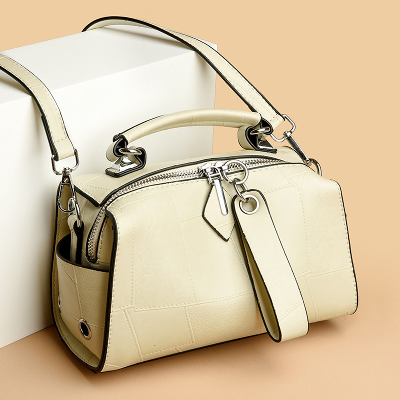 Free Shipping Designer Crossbody Bag Fashionable Geometric Splicing Pillow Bag 2025 New Large Capacity Versatile Womens Bag Casual Commuting Shoulder 