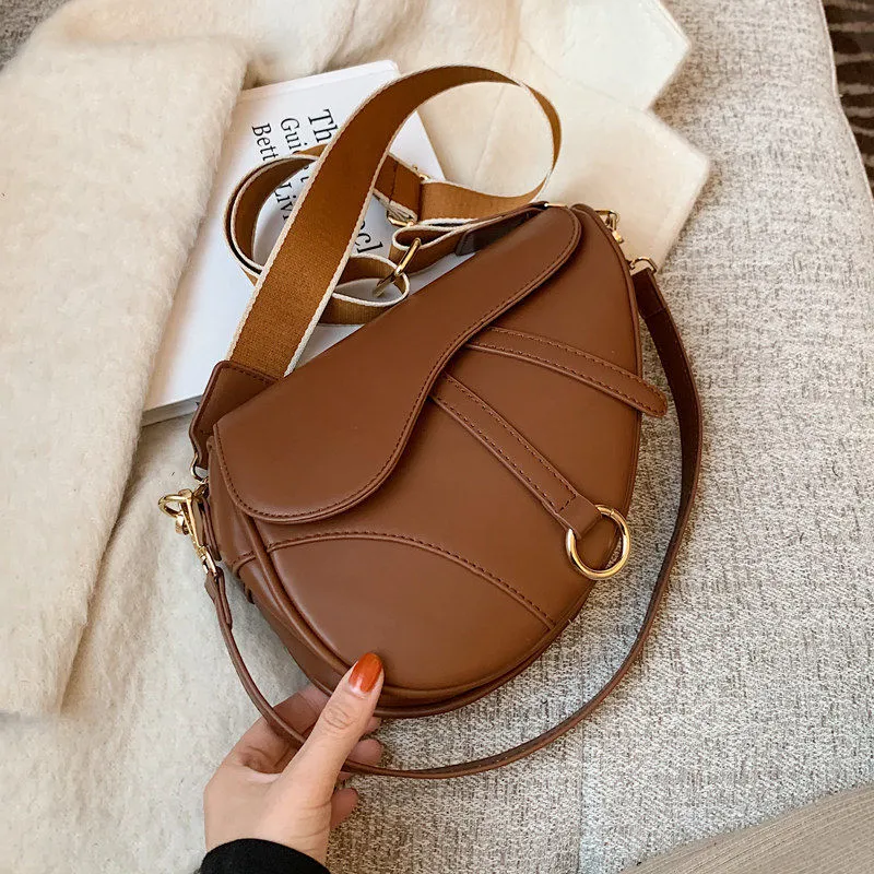 Designer Bags Saddle bag Women Bag One Shoulder Handle Trend Casual Hasp Zipper PU Material Polyester Inside Lock Ornament Bag