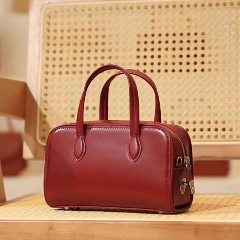 Genuine Leather Handheld Boston Pillow New Autumn Winter Niche High end Single Shoulder Crossbody Commuter Bag for Women