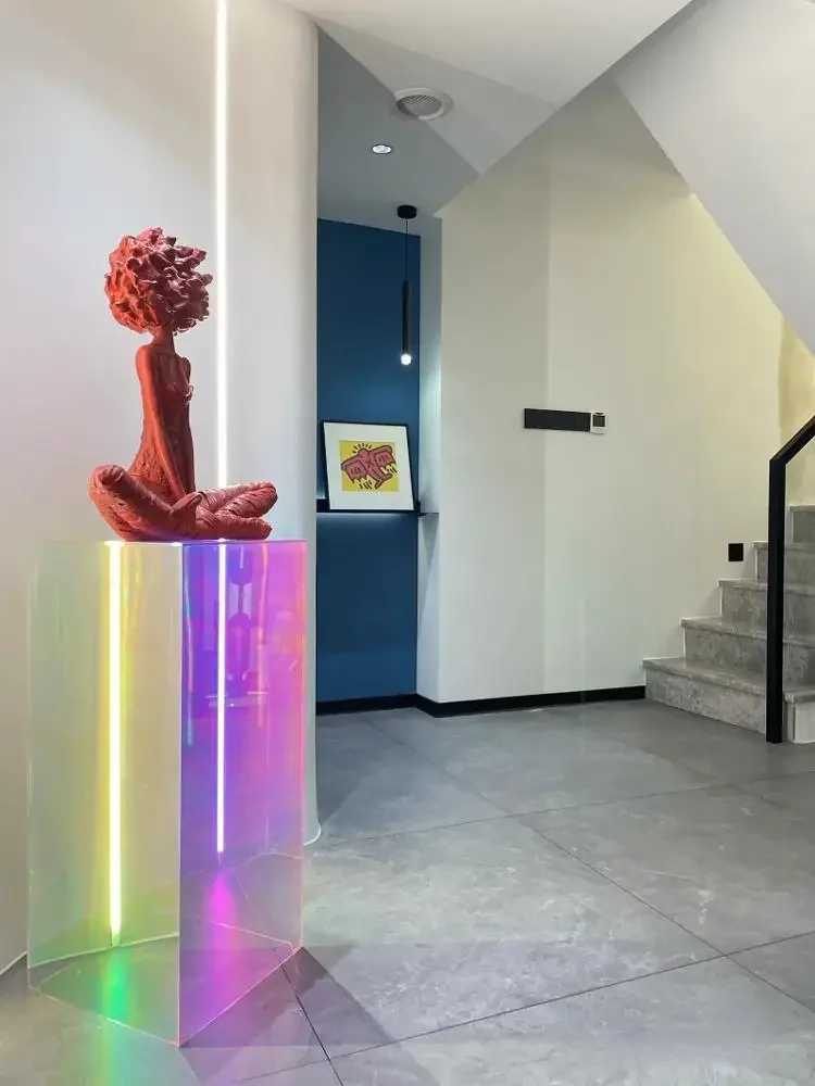 Modern Nordic Art Room Decoration Abstract Seated Girl Figure Action Figure Sculpture Resin Crafts Home Decor Table Accessories Y250524