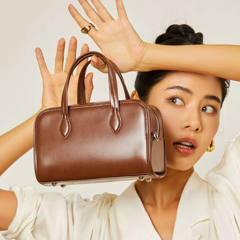 Genuine Leather Handheld Boston Pillow New Autumn Winter Niche High end Single Shoulder Crossbody Commuter Bag for Women
