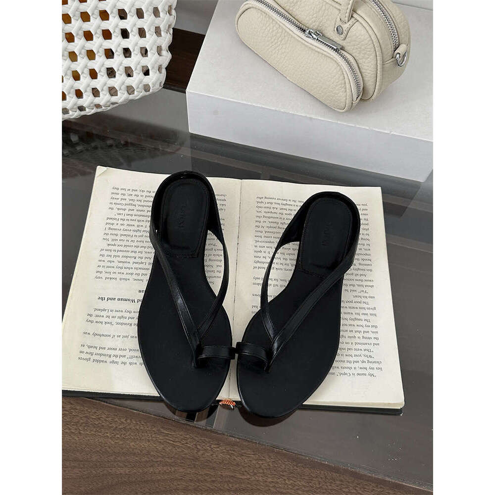 2025 Chunky Heel Flip-Flops Sandals New Ins Style Simple Toe-Post Slippers Versatile Fashion Combination for Summer