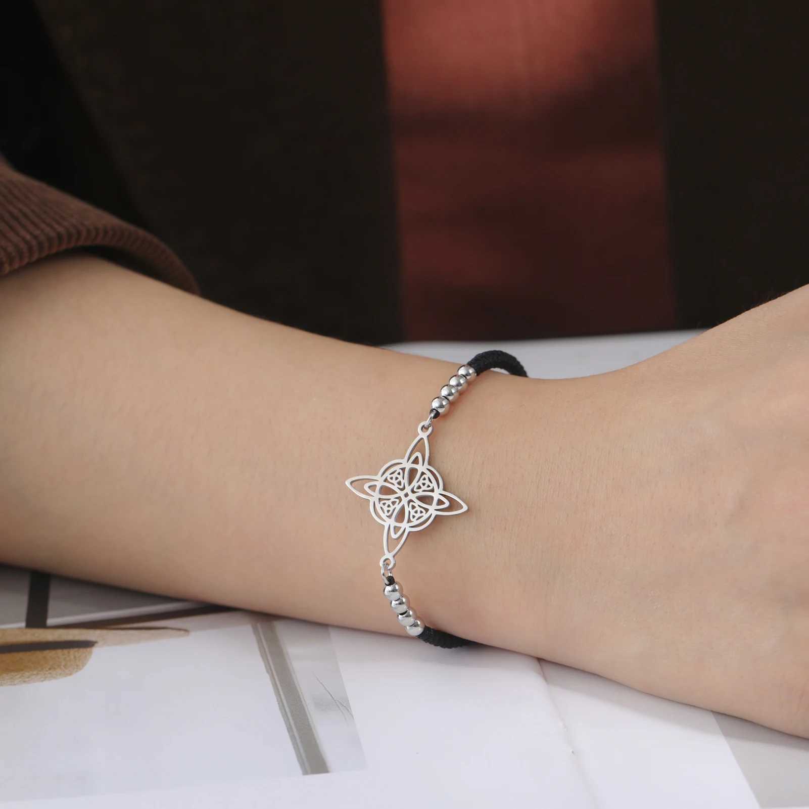 Skyrim Ladies Celtic Knot Pendant Bracelet Stainless Steel Fashion Box Chain Witch Knot Irish Knot Talisman Witchcraft Jewelry W250526