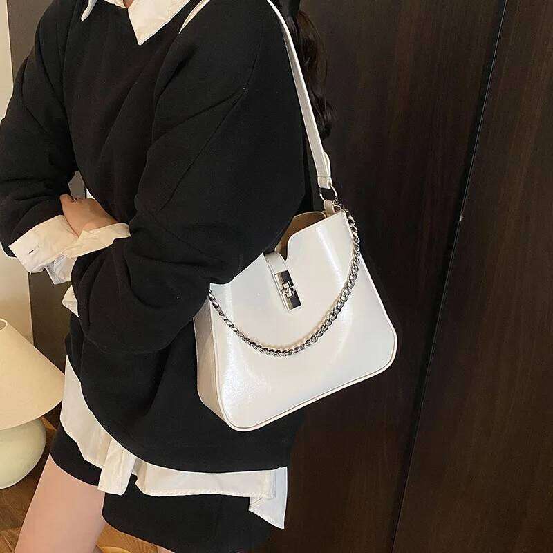 2025 Latest Chic Chain Armpit for Women Fashionable Commuting Bucket | All-match Minimalist Shoulder & Crossbody Bag