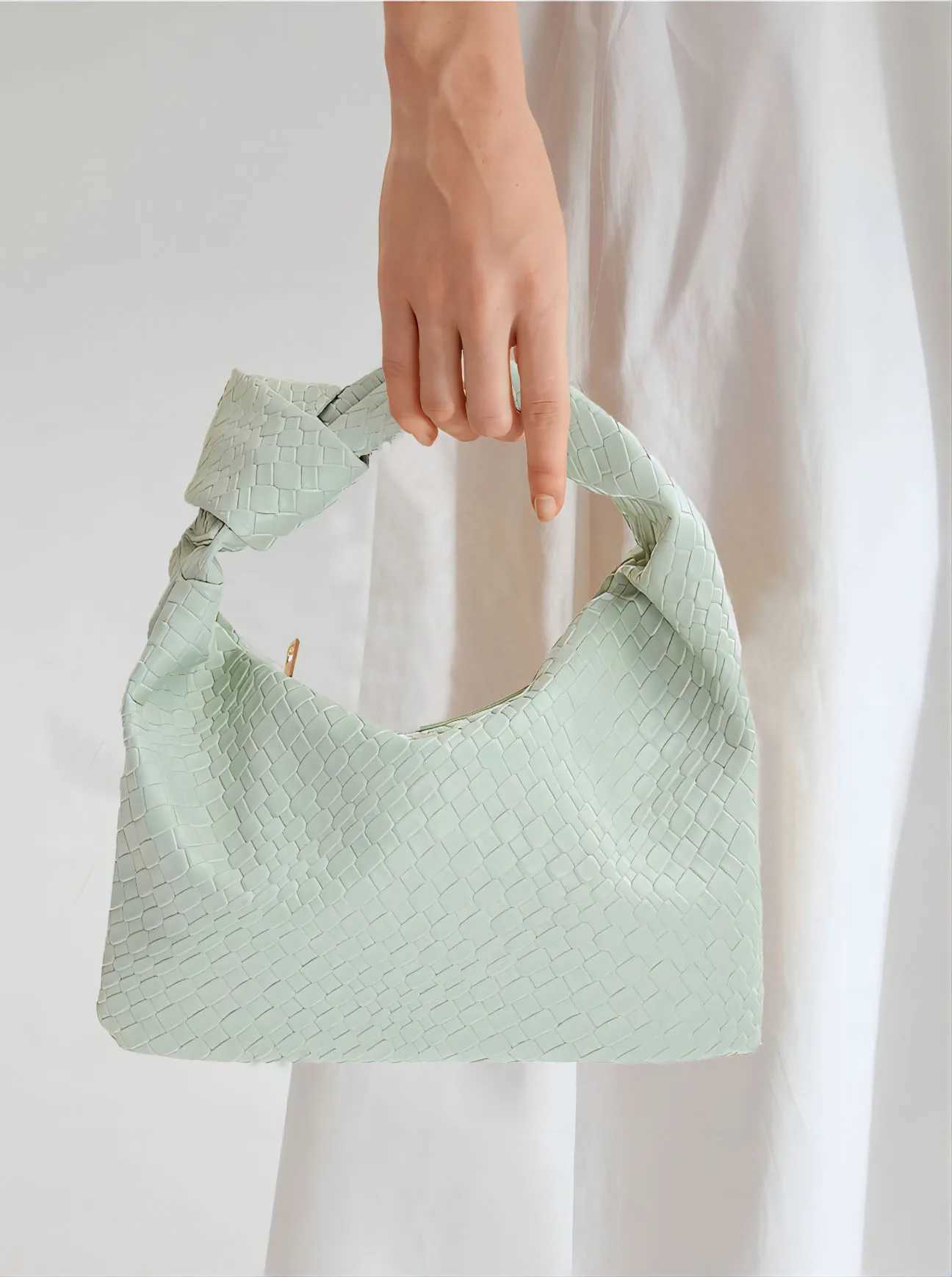 Womens high-end woven decoration crescent handbag suitable for parties dates weddings shopping W250527