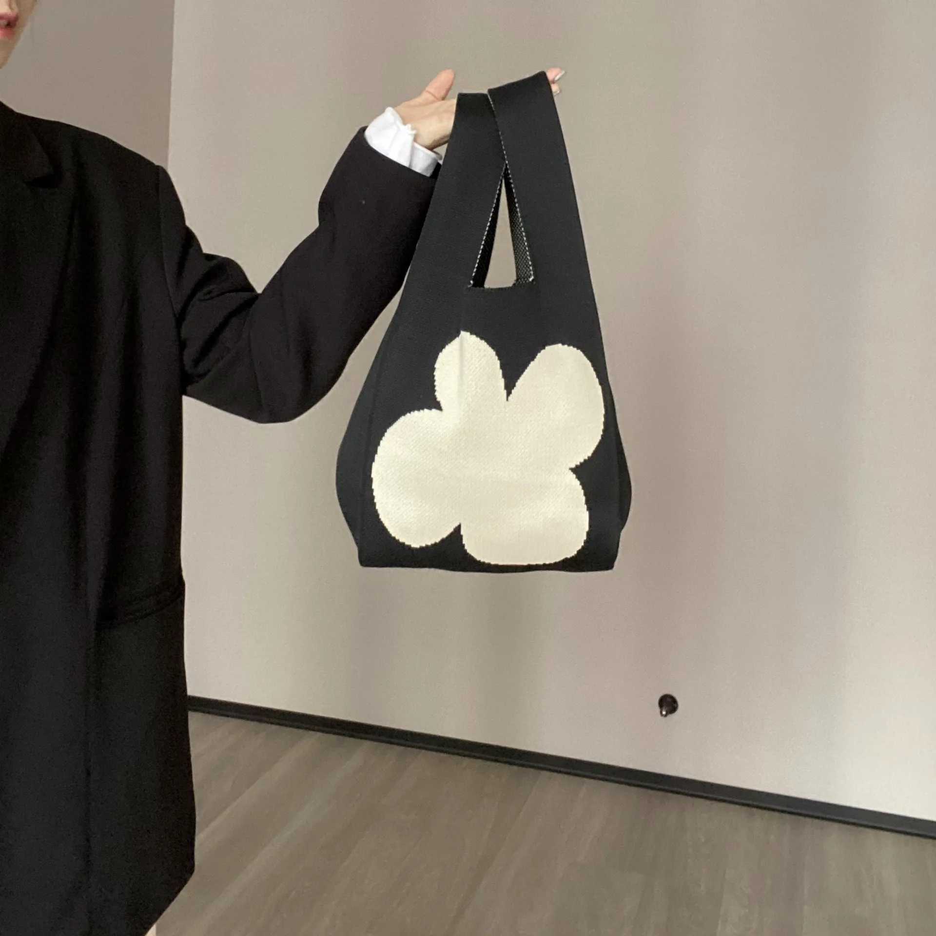 Korean Flower Knitted Bag WomenS Shoulder Bag Fashion Hollow Out Tote Ladies Female Woven Shopper Purse Lady Handbag 2023 W250527