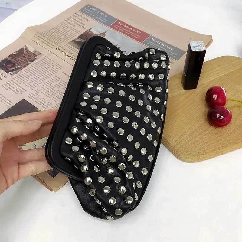 Fashion Rivet Women Polka Dot Retro Clutch Ladies Party Luxury Dress Bags Designer Shell Handbag Wedding Party Evening Bag W250527